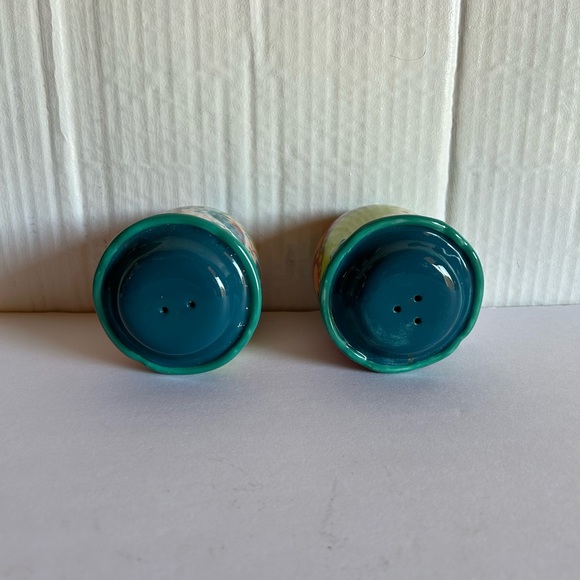 Shakers - Picture 3 of 10